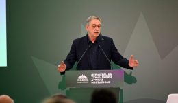 koukoulopoulos-i-pozes-perittevoun-brosta