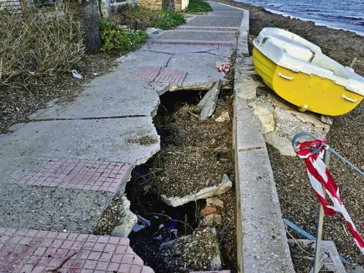 Κραυγή αγωνίας: «Ώρα μηδέν για την Παραλία Μαραθώνα μετά τις καταστροφές»