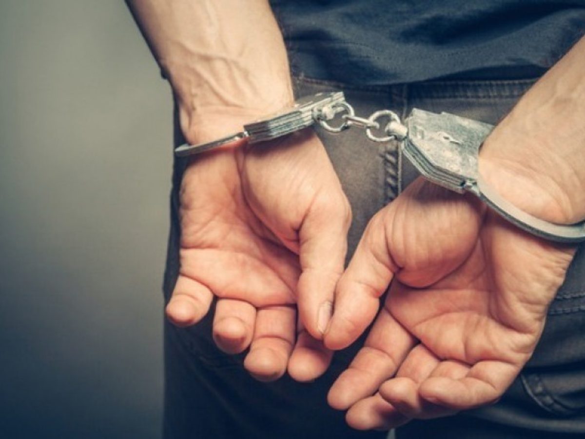 Κρήτη: Χειροπέδες σε 21χρονο που προσποιούταν υπάλληλο εταιρείας ηλεκτρισμού και άρπαξε κοσμήματα μεγάλης αξίας – Σχηματίστηκε δικογραφία για δύο ακόμη
