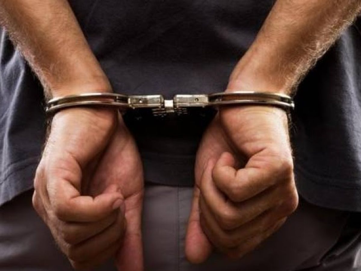 Κρήτη: Χειροπέδες σε 40χρονο καθηγητή έπειτα από καταγγελία 16χρονης μαθήτριάς του – Τον κατηγορεί για ανάρμοστη συμπεριφορά