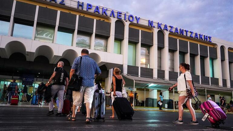 kriti-eftasan-i-proti-touristes