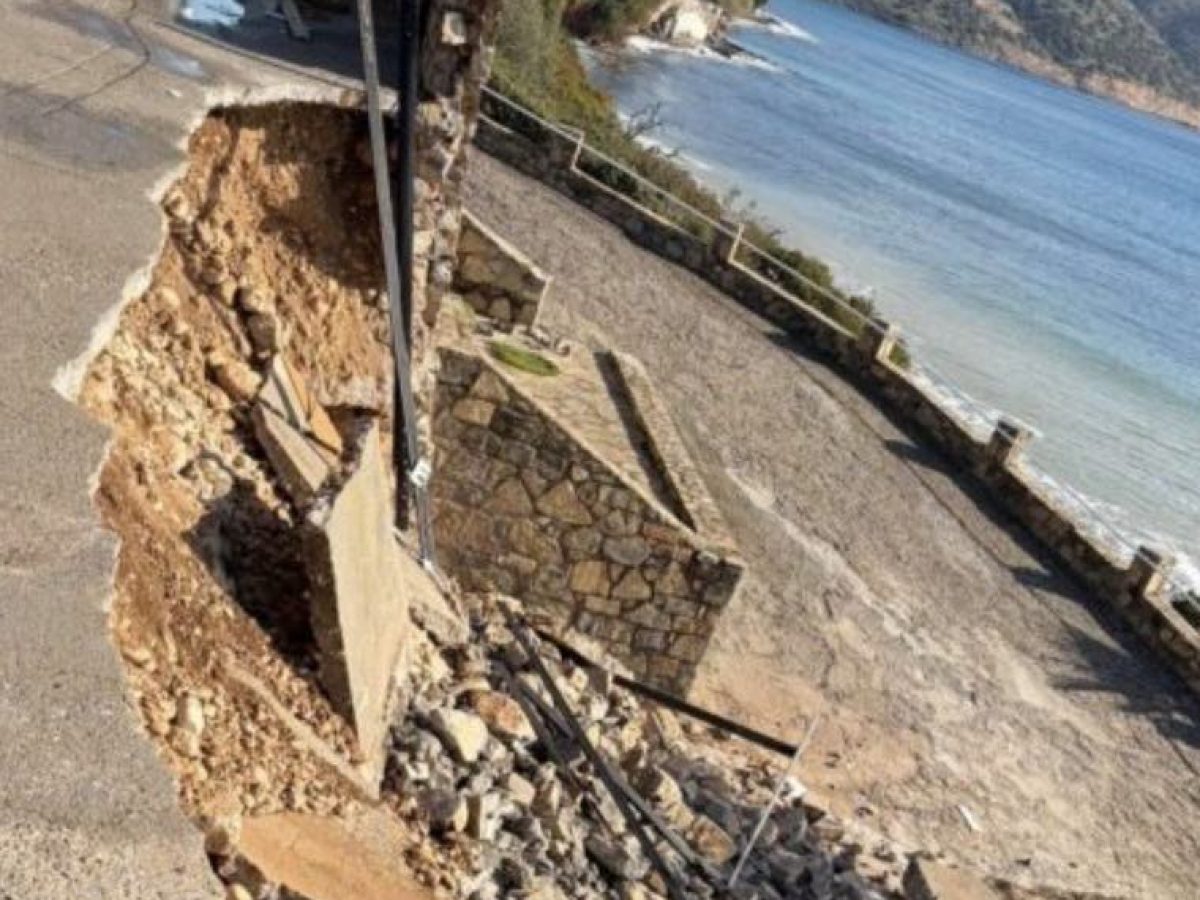 Κρήτη: Κατάρρευση πέτρινου τοιχίου πάνω από πολυσύχναστη παραλία του Αγίου Νικολάου