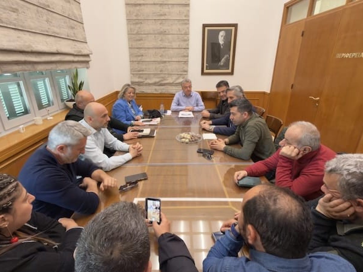 ΚΡΗΤΗ: Συνάντηση του Περιφερειάρχη με τους εκπροσώπους της ΔΟΕ