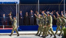 kriti-ston-aera-i-parelasis