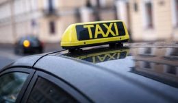 kriti-travoun-chirofreno-ta-taxi