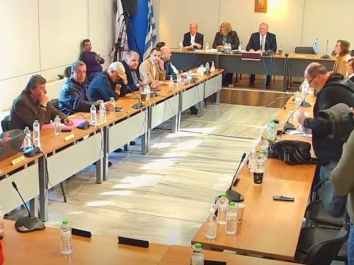 Λαϊκή Συσπείρωση για δημοτική αρχή: Η νομιμότητά σας βρομάει και ζέχνει