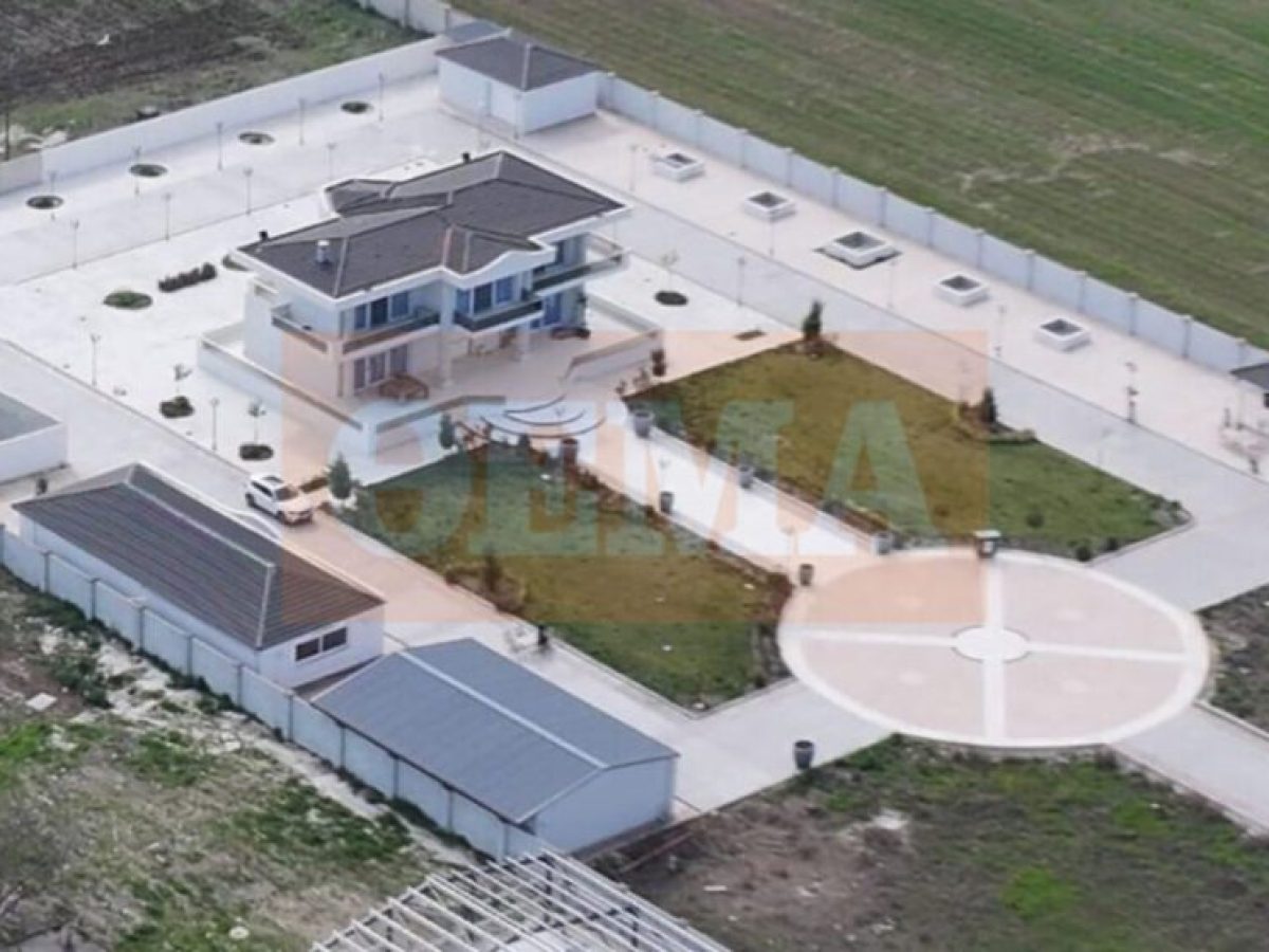 Λάρισα: Οικογένεια Ρομά που εμπλέκεται στην απάτη με τις χρυσές λίρες είχε μέχρι και ελικοδρόμιο στη βίλα της