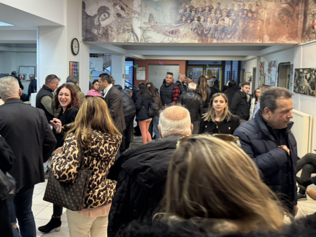 Λάρισα: Μεγάλη συμμετοχή στις εκλογές ανάδειξης συνέδρων στο ΠΑΣΟΚ – Μέχρι τις 8 ανοικτές οι κάλπες / ΦΩΤΟ