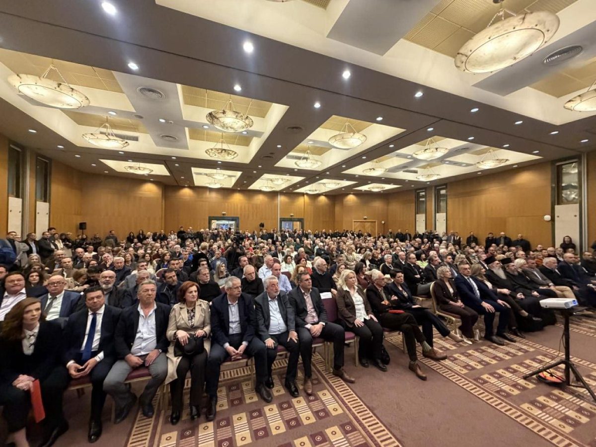 Λάρισα: Πλήθος κόσμου στον απολογισμό πεπραγμένων Κουρέτα-Δείτε πλούσιο φωτορεπορτάζ