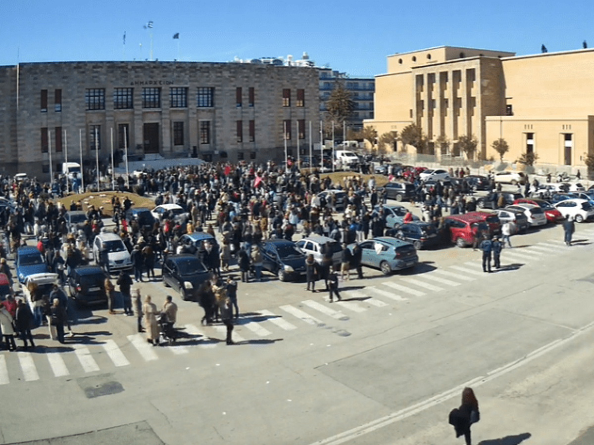 Λιγότερος κόσμος φέτος στην συγκέντρωση για τα Τέμπη