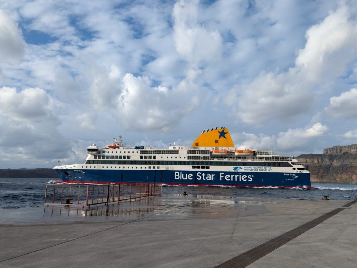 Λόγω δυσμενών καιρικών συνθηκών που αναμένονται αύριο Παρασκευή 20/03/2026 το δρομολόγιο του Blue star 1 από Πειραιά 07:25 για Πάρο- Νάξο- Σαντορίνη και επιστροφή από Σαντορίνη 15:30 για Ιο- Νάξο- Πάρο- Πειραιά δεν θα πραγματοποιηθεί.