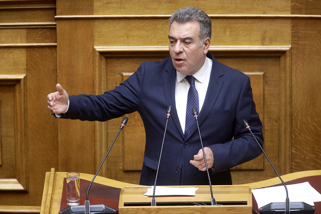 manos-konsolas-i-tourkia-prepi