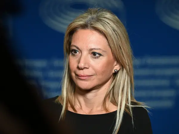 maria-karistianou-avrio-xekina-i