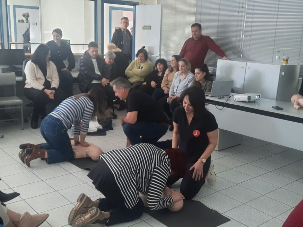 Μαθήματα πρώτων βοηθειών στους υπαλλήλους της Εφορίας Τρικάλων