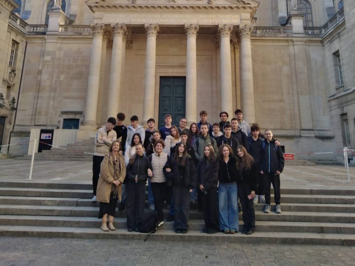 Μαθητές του 2ου Προτύπου ΓΕΛ Βόλου στο 5ο Εκπαιδευτικό Μαθητικό Συνέδριο στο Παρίσι