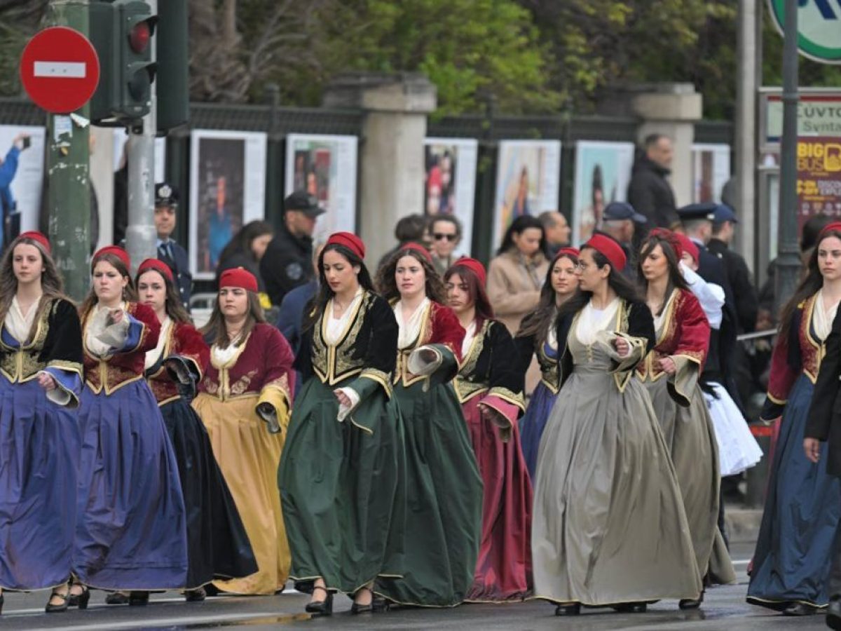 Μαθητική Παρέλαση 25ης Μαρτίου στο Σύνταγμα: Εντυπωσιακή Εορτή της Ελληνικής Δημοκρατίας