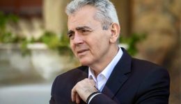 maximos-charakopoulos-o-kosmos-sispironete