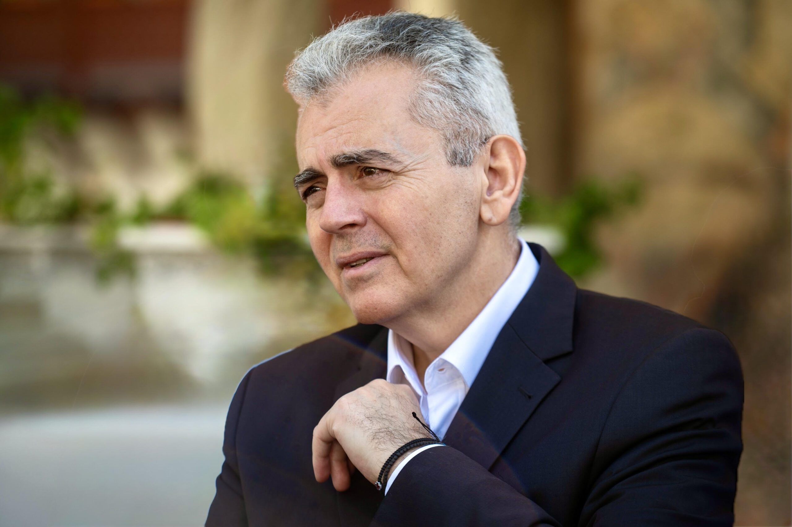 maximos-charakopoulos-o-kosmos-sispironete