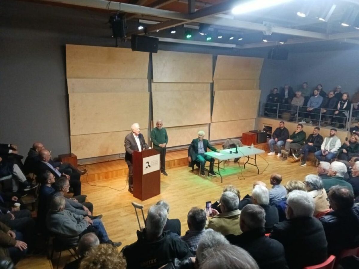 Μαζική πολιτική εκδήλωση του ΠΑΣΟΚ στα Τρίκαλα με ομιλητή τον Κώστα Σκανδαλίδη
