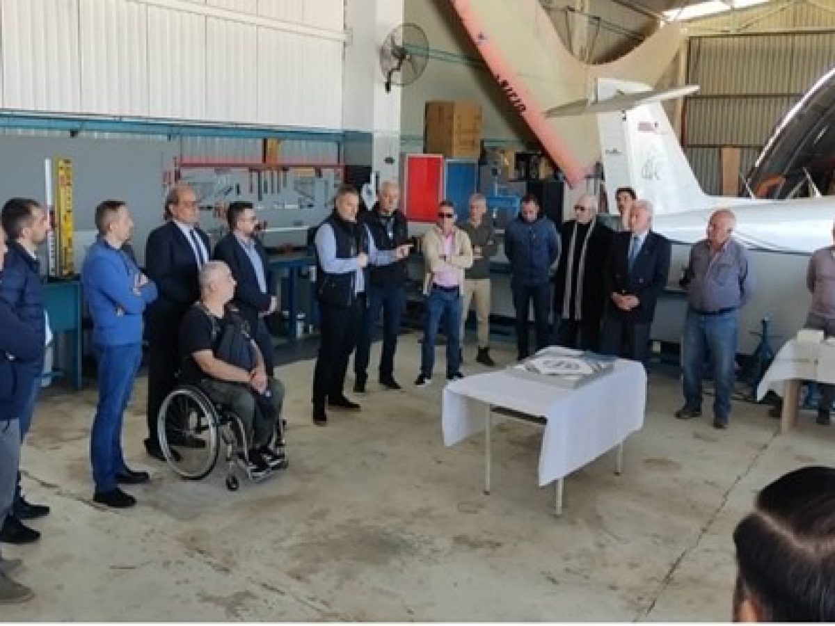 &Mu;&epsilon;&hellip; &pi;&rho;&omicron;&gamma;&rho;&alpha;&mu;&mu;&alpha;&tau;&iota;&sigma;&mu;έ&nu;&eta; &kappa;&alpha;&theta;&upsilon;&sigma;&tau;έ&rho;&eta;&sigma;&eta; &eta; &pi;ί&tau;&alpha;&sigmaf; &tau;&eta;&sigmaf; &Alpha;&epsilon;&rho;&omicron;&lambda;έ&sigma;&chi;&eta;&sigmaf; &Mu;&epsilon;&sigma;&omicron;&lambda;&omicron;&gamma;&gamma;ί&omicron;&upsilon;