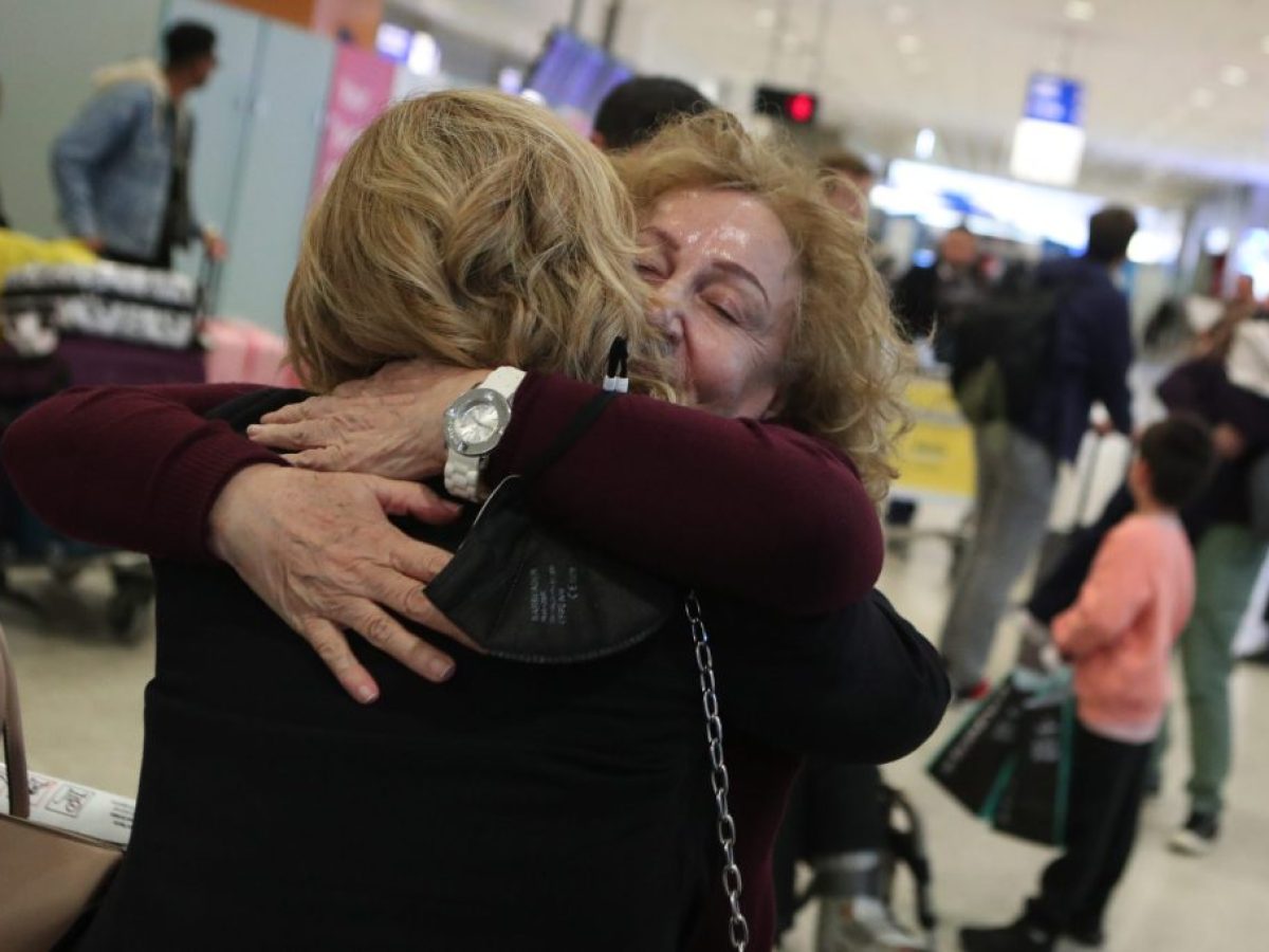 Με εντατικούς ρυθμούς συνεχίζονται οι επιστροφές των Ελλήνων από τη Μέση Ανατολή – Συνολικά 18 ειδικές πτήσεις έρχονται σήμερα, 14 αναχωρούν