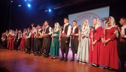 me-epitichia-i-mousikochoreftiki-parastasi