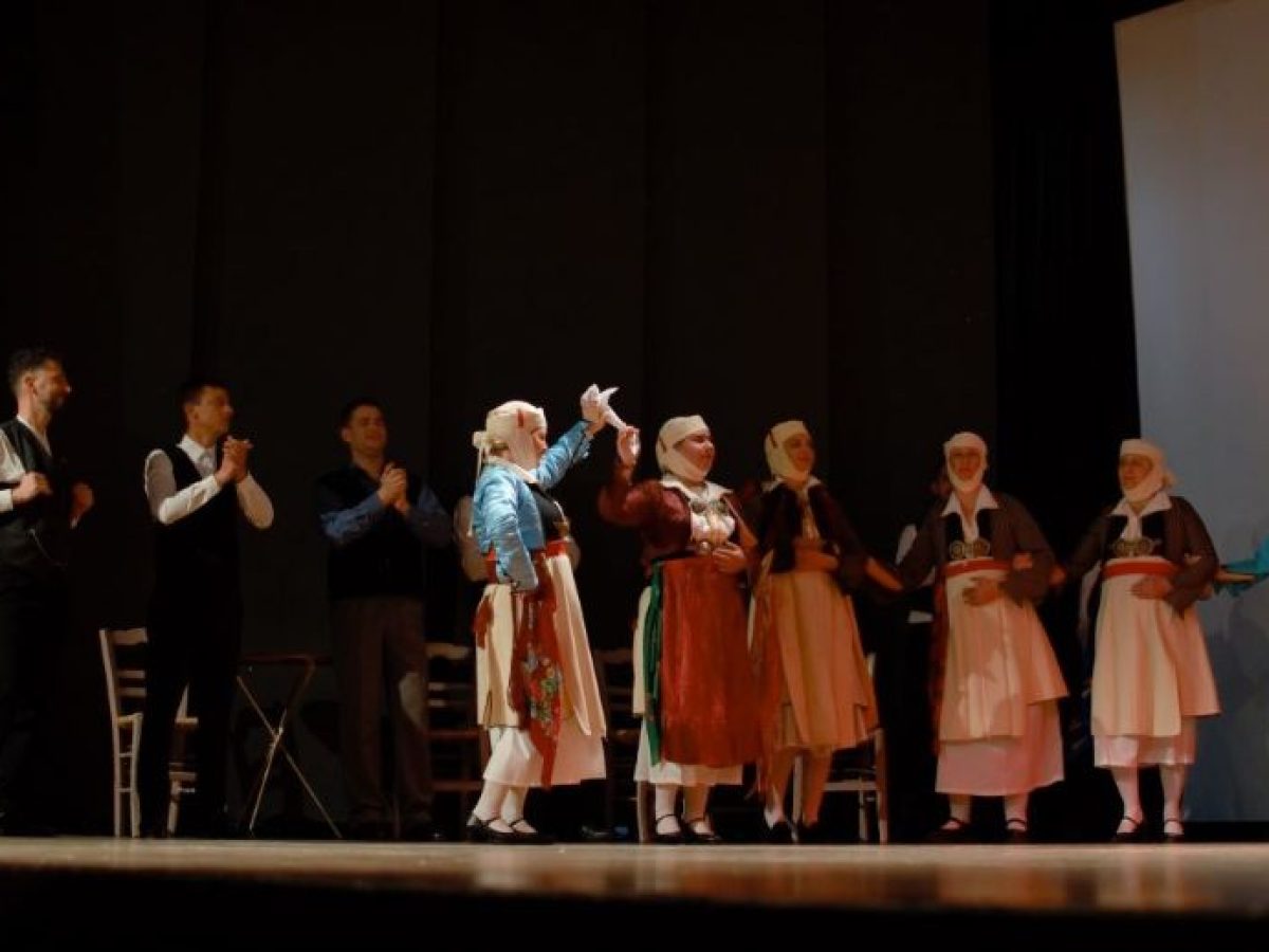 Με επιτυχία ο μουσικοχορευτική παράσταση «Τι καλά το λέει τ’ αηδόνι…»
