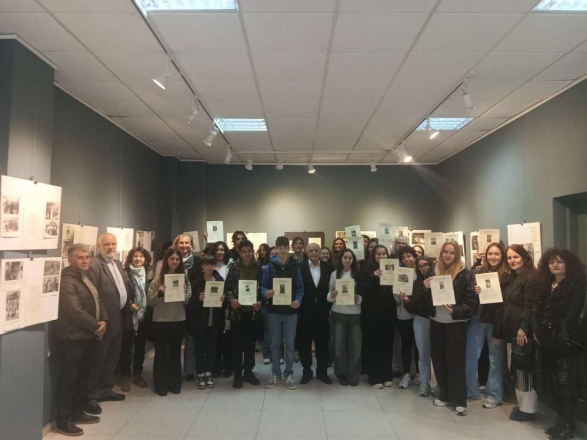 Με επιτυχία τα εγκαίνια της μαθητικής έκθεσης φωτογραφίας στη Λευκάδα – Βραβεύσεις και δυνατά μηνύματα από τους μαθητές