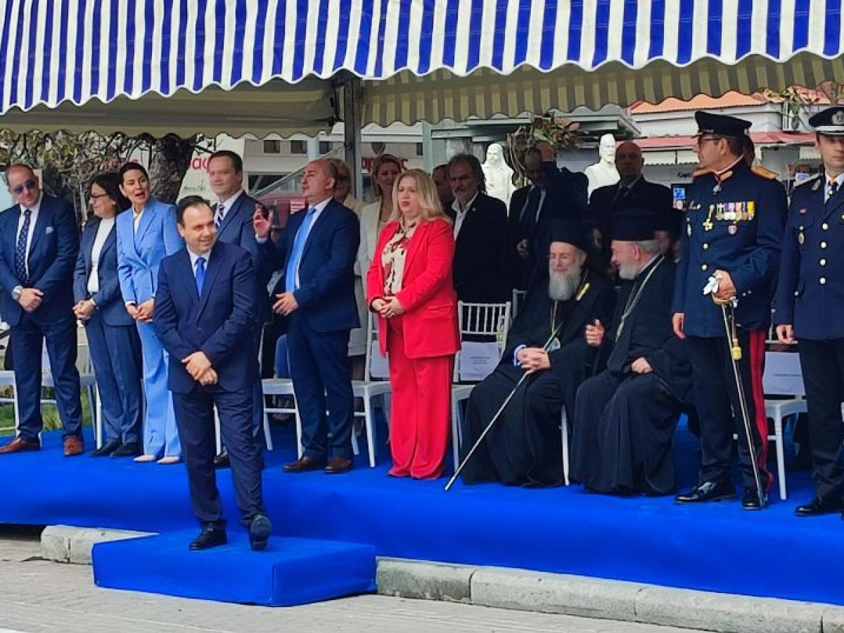 Με εθνική περηφάνεια και υψηλό φρόνημα η μεγαλειώδης παρέλαση στα Τρίκαλα για την 25η Μαρτίου (Φωτορεπορτάζ)