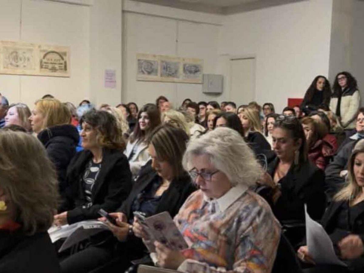 Με ιδιαίτερη επιτυχία πραγματοποιήθηκε στην Ναύπακτο η ημερίδα «Εκπαίδευση και Εργασία: Η γυναίκα στο επίκεντρο»