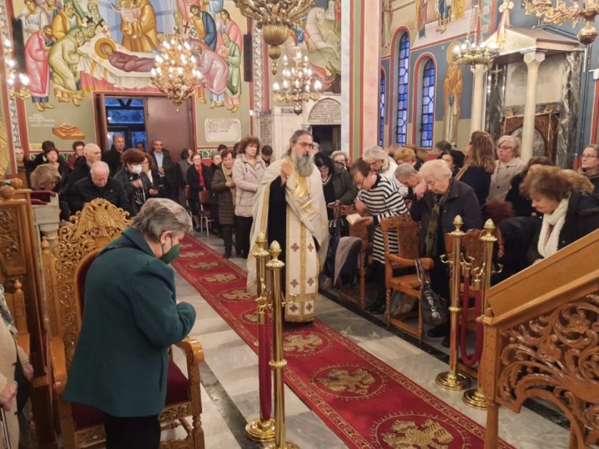 Με κατάνυξη οι Δ΄ Χαιρετισμοί στον ιερό ναό του Αγίου Γεωργίου Περιστερεώτα στο Ροδοχώρι
