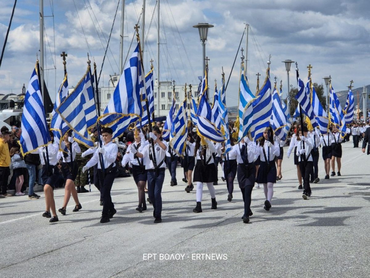Με λαμπρότητα και μαζική συμμετοχή ο εορτασμός της 25ης Μαρτίου στον Βόλο