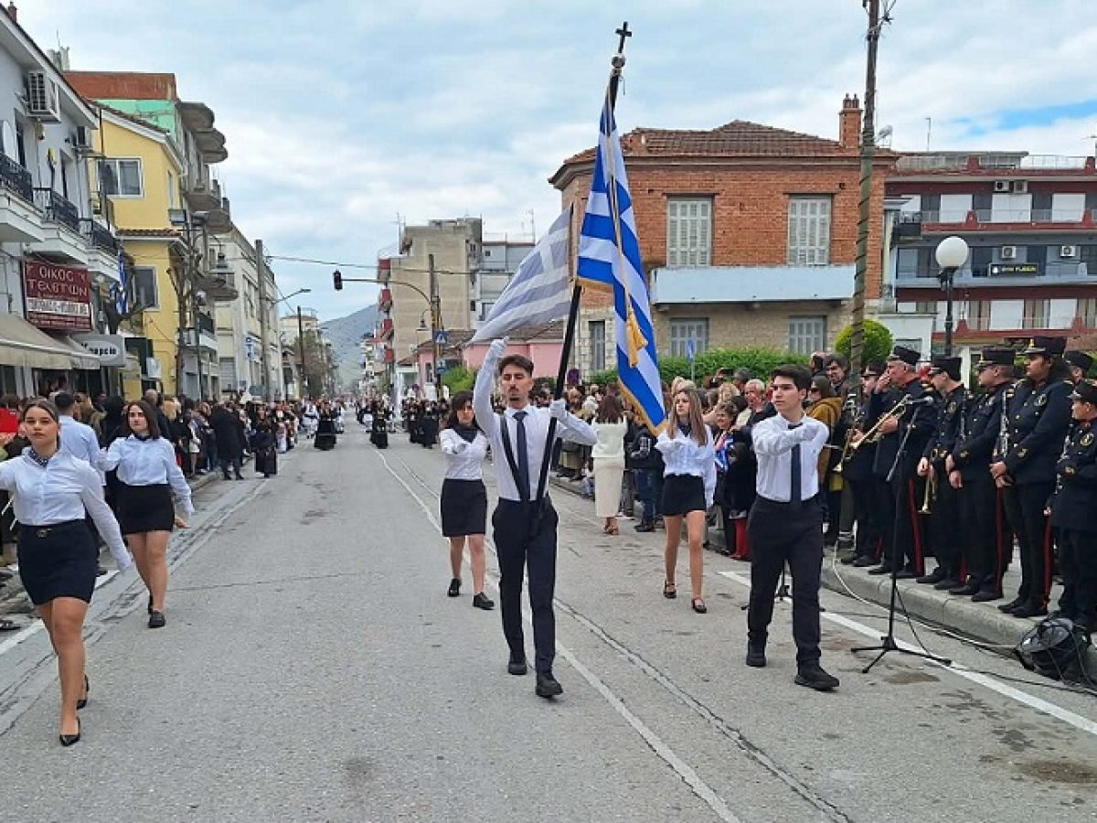 Με λαμπρότητα παρουσία πλήθους κόσμου ο εορτασμός της 25ης Μαρτίου στον Τύρναβο- Δείτε στιγμιότυπα