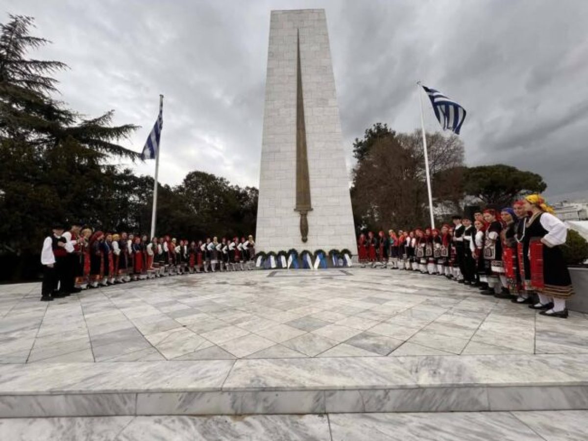 Με μεγάλη συμμετοχή η “2η Γυμνασιάδα Ελληνικών Παραδοσιακών Χορών” στην κεντρική πλατεία Κομοτηνής (φωτος)