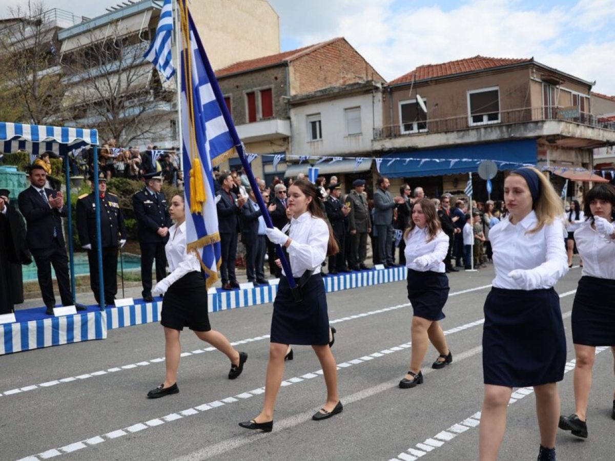 Με μεγαλοπρέπεια πραγματοποιήθηκε και στην Καλαμπάκα η παρέλαση