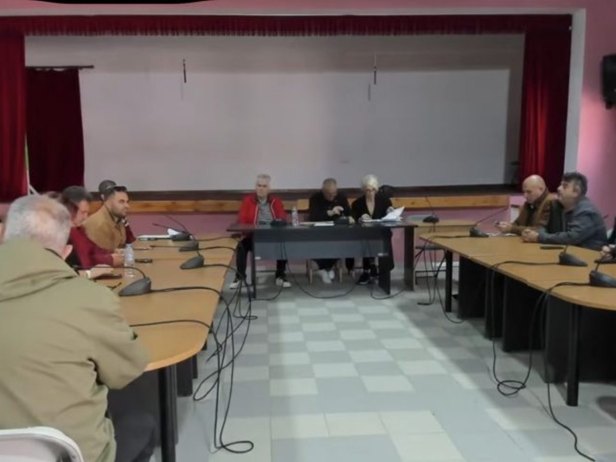 Με Πλειοψηφία το Ολοκληρωμένο Πλαίσιο Δράσης του Δήμου Λέρου – Ρήγματα στην Αντιπολίτευση και Πολιτικά Μηνύματα