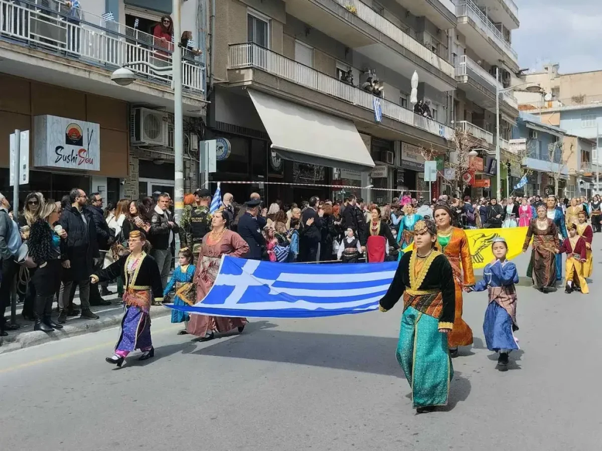 Με ψηλά το κεφάλι παρήλασαν οι μαθητές της Κοζάνης