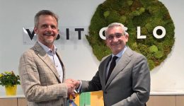 me-tin-igesia-ke-stelechi