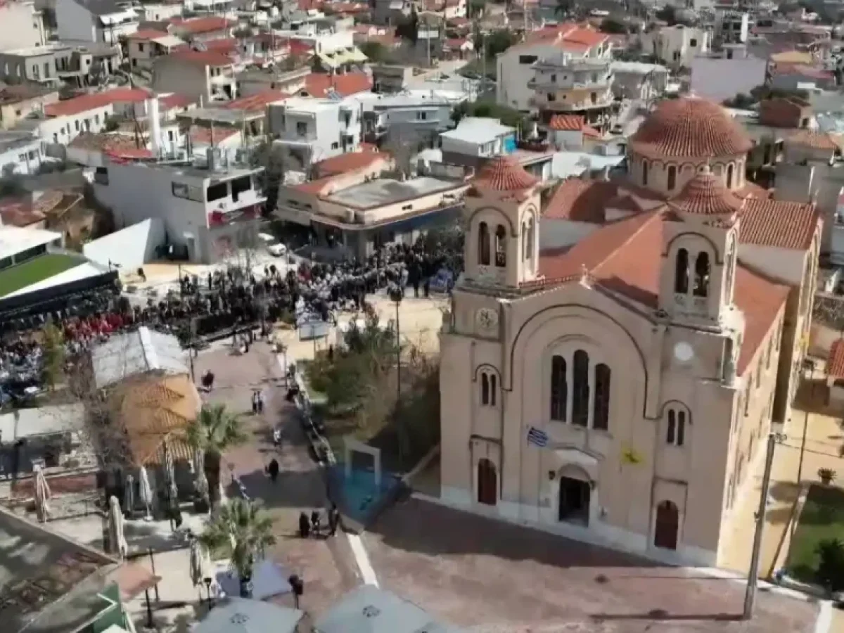 Με το βλέμμα ψηλά τίμησε το 1821 η Μάνδρα – Η εντυπωσιακή παρέλαση και το μήνυμα του Αρμόδιου Δρίκου