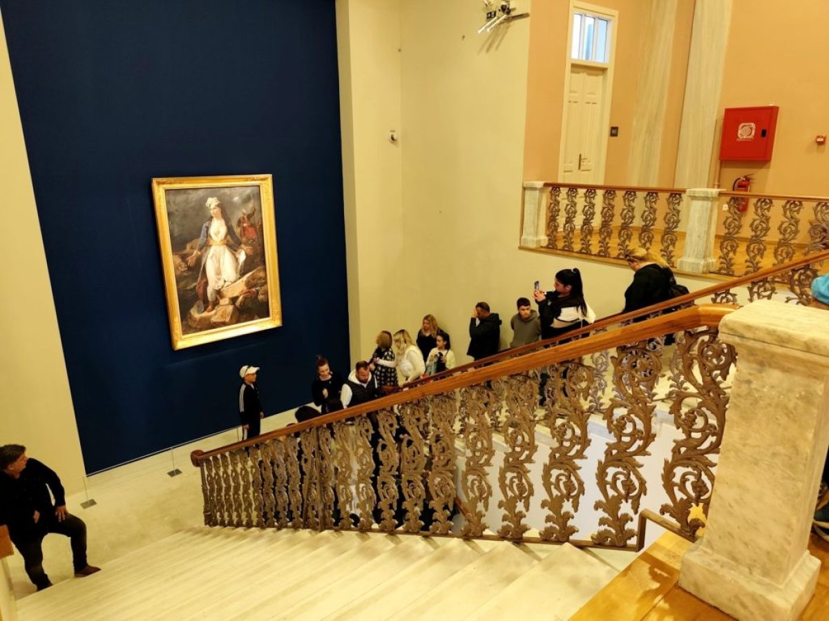 &Mu;&epsilon;&sigma;&omicron;&lambda;ό&gamma;&gamma;&iota;: &Alpha;&mu;&epsilon;ί&omega;&tau;&omicron; &tau;&omicron; &epsilon;&nu;&delta;&iota;&alpha;&phi;έ&rho;&omicron;&nu; &gamma;&iota;&alpha; &tau;&omicron;&nu; &epsilon;&mu;&beta;&lambda;&eta;&mu;&alpha;&tau;&iota;&kappa;ό &pi;ί&nu;&alpha;&kappa;&alpha; &tau;&omicron;&upsilon; &Nu;&tau;&epsilon;&lambda;&alpha;&kappa;&rho;&omicron;&upsilon;ά &sigma;&tau;&omicron; &Xi;&epsilon;&nu;&omicron;&kappa;&rho;ά&tau;&epsilon;&iota;&omicron;