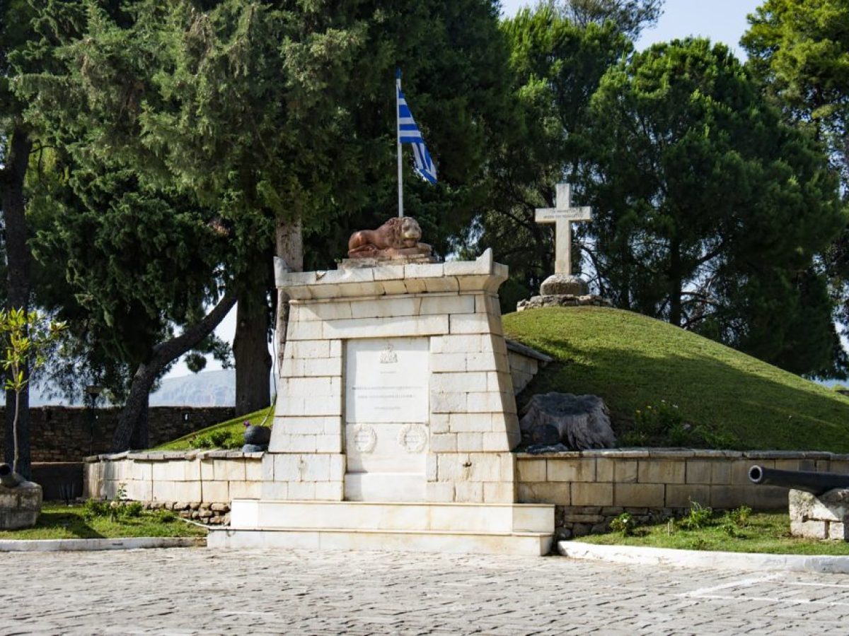&Mu;&epsilon;&sigma;&omicron;&lambda;ό&gamma;&gamma;&iota;: &Alpha;&pi;&omicron;&kappa;&alpha;&lambda;&upsilon;&pi;&tau;ή&rho;&iota;&alpha; &Mu;&nu;&eta;&mu;&epsilon;ί&omicron;&upsilon; &Pi;&epsilon;&sigma;ό&nu;&tau;&omega;&nu; &Alpha;&mu;&pi;&lambda;&iota;&alpha;&nu;&iota;&tau;ώ&nu; &sigma;&tau;&omicron;&nu; &Kappa;ή&pi;&omicron; &tau;&omega;&nu; &Eta;&rho;ώ&omega;&nu;