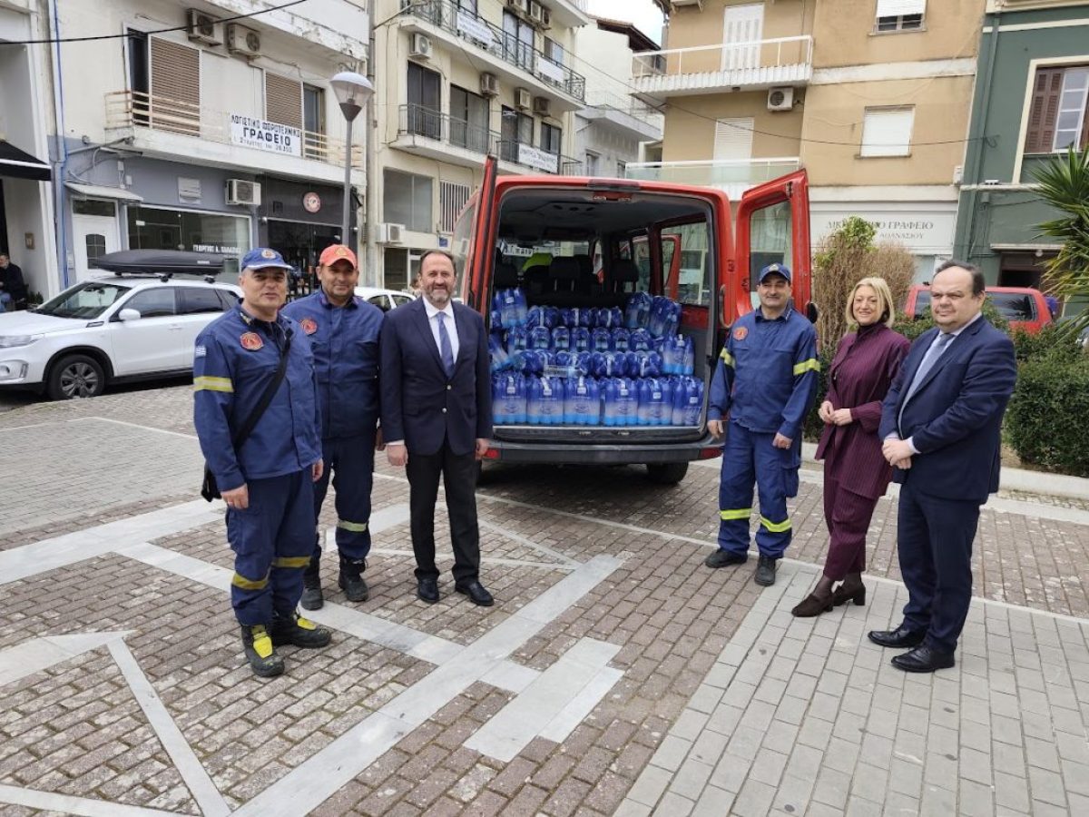 Μεσολόγγι: Δωρεά νερών από τον Δικηγορικό Σύλλογο στην Πυροσβεστική