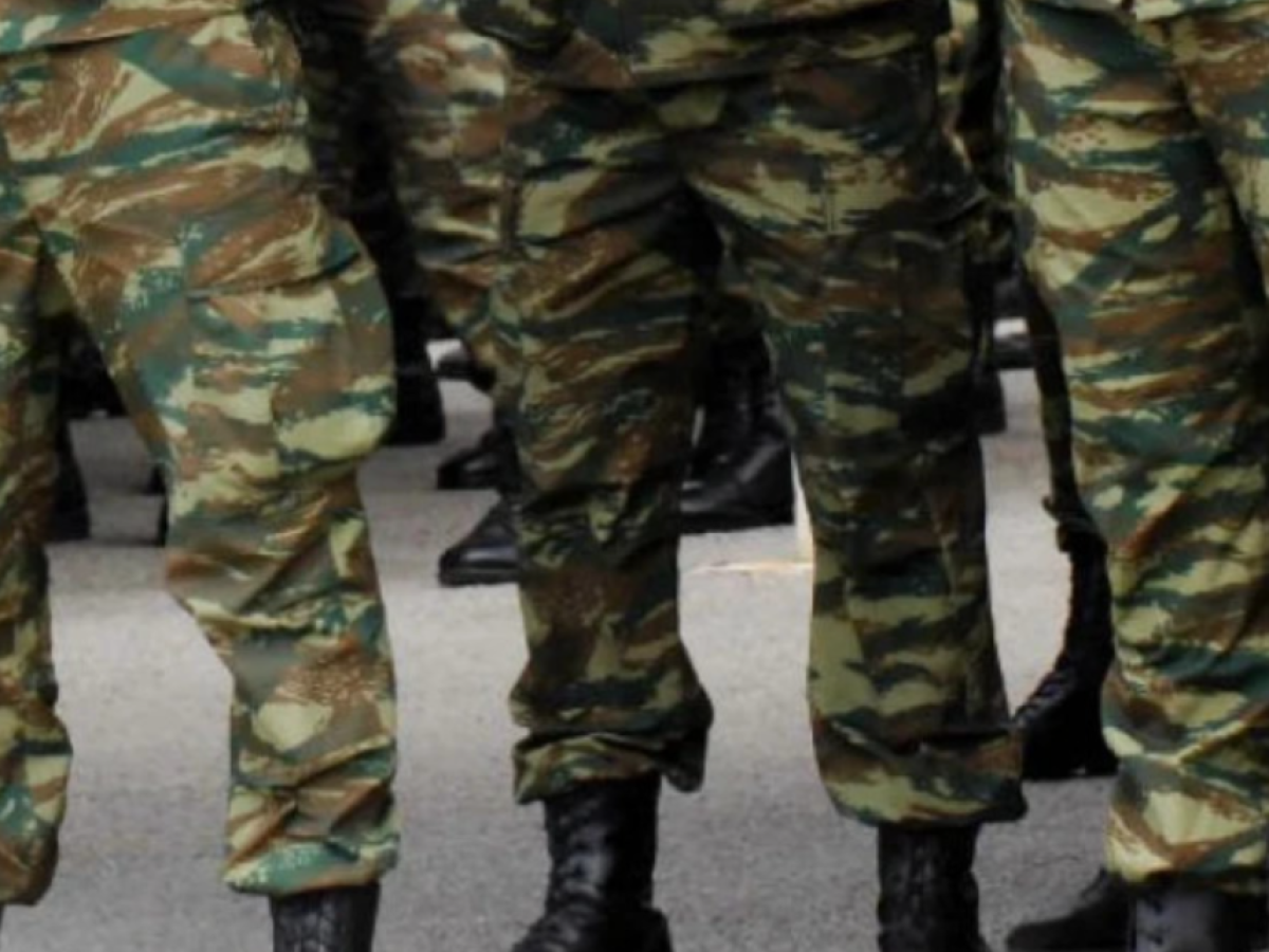 Μεσολόγγι: Συμπλοκή στρατιωτών με άτομα Ρομά στην κεντρική πλατεία – Δύο στο νοσοκομείο