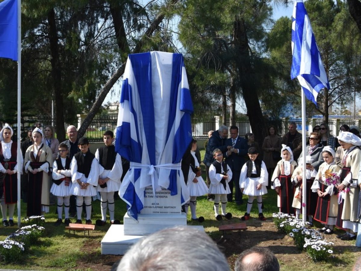 &Mu;&epsilon;&sigma;&omicron;&lambda;ό&gamma;&gamma;&iota;: &Tau;&iota;&mu;ή &sigma;&tau;&omicron;&upsilon;&sigmaf; &Pi;&epsilon;&sigma;ό&nu;&tau;&epsilon;&sigmaf; &Alpha;&mu;&pi;&lambda;&iota;&alpha;&nu;ί&tau;&epsilon;&sigmaf; &mu;&epsilon; &tau;&eta;&nu; &alpha;&nu;έ&gamma;&epsilon;&rho;&sigma;&eta; &mu;&nu;&eta;&mu;&epsilon;ί&omicron;&upsilon; &sigma;&tau;&omicron;&nu; &Kappa;ή&pi;&omicron; &tau;&omega;&nu; &Eta;&rho;ώ&omega;&nu;