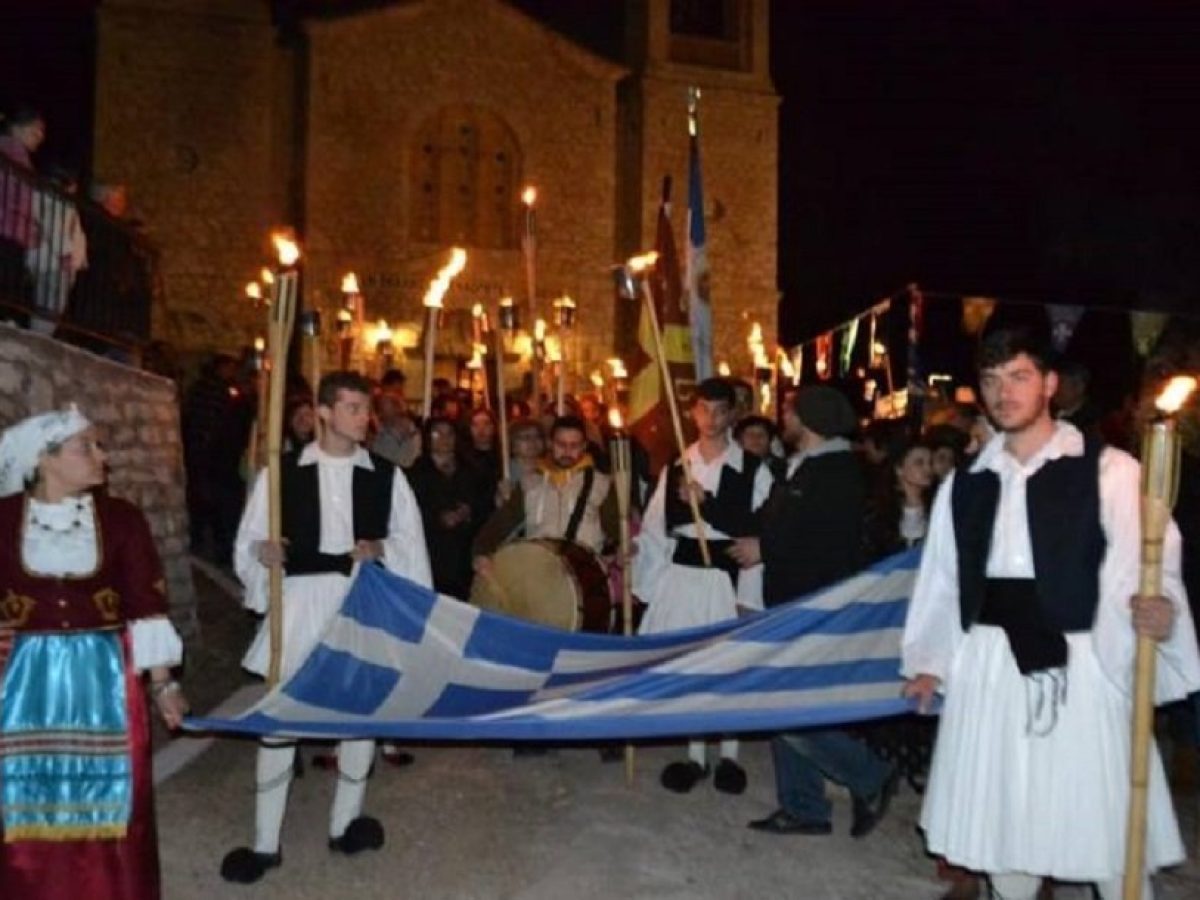 Μεσσηνία: Το έθιμο των λαμπαδηφοριών στο Σιδηρόκαστρο