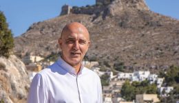michalis-kolias-i-pagkosmia-imera