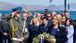 mika-iatridi-gia-tin-epetio