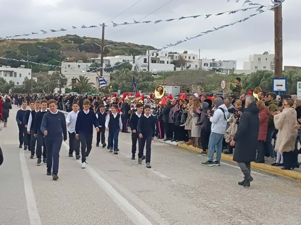 Μήλος: Με λαμπρότητα ο εορτασμός της 25ης Μαρτίου (Photos)