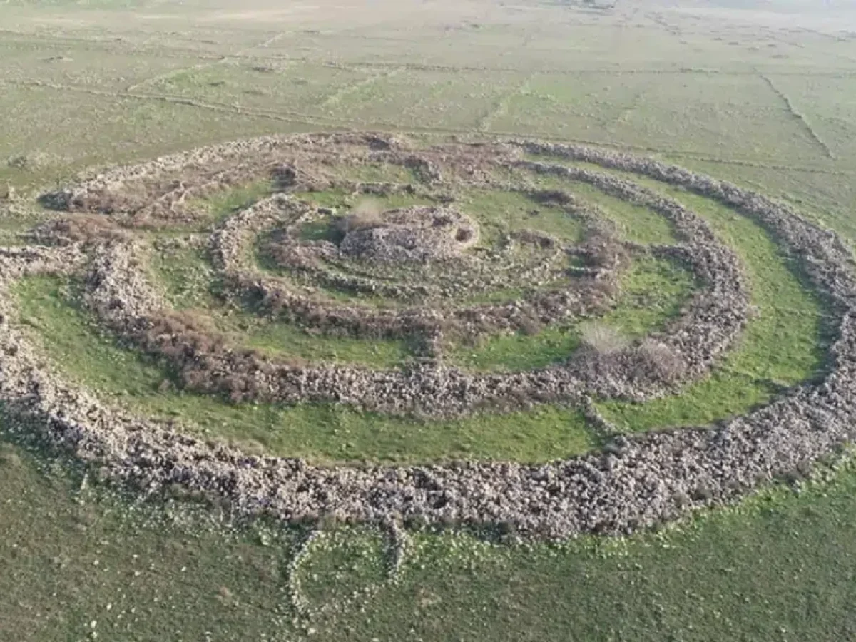 Μυστήριο με το ισραηλινό Στόουνχεντζ: Έρευνα αποκαλύπτει δεκάδες παρόμοιες δομές στην περιοχή