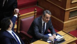 mitsotakis-i-simmetochi-ton-omogenon